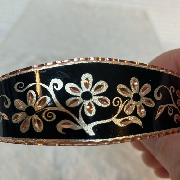 Copper floral cuff bracelet - Picture 3 of 4